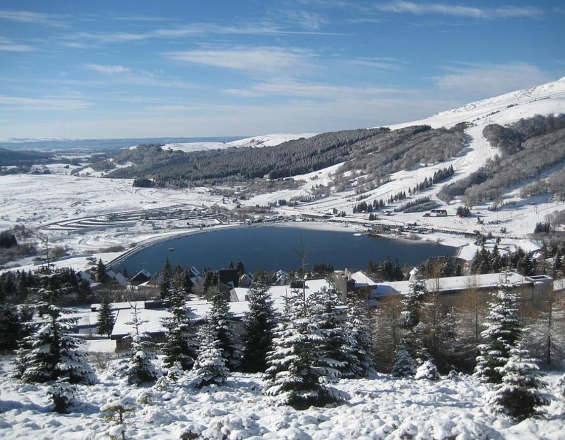 Super-Besse Residence Le Lac Bleu Serviere Chez Lorenzo Et Severine Екстериор снимка